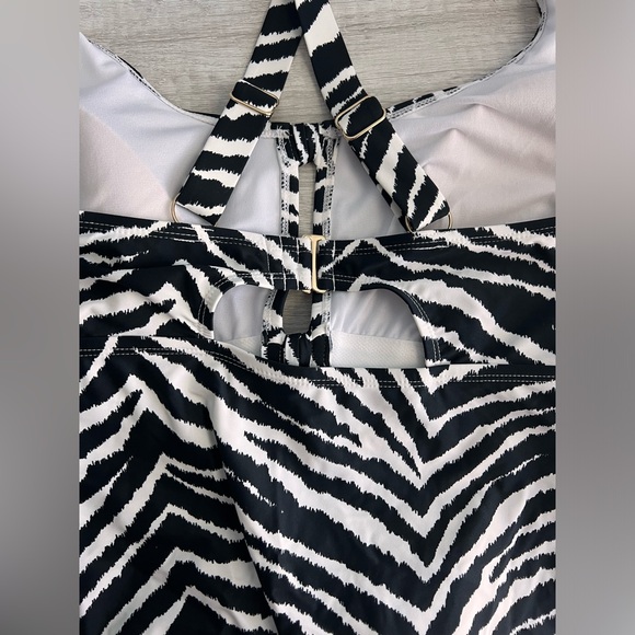 Salt + Cove Juniors Plus Size Knot-Front Cross-Back One-Piece Swimsuit - Picture 11 of 11